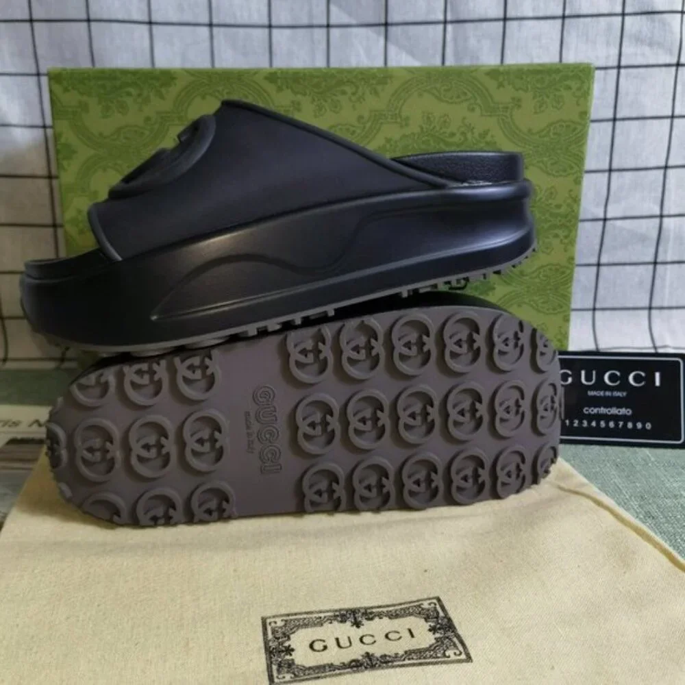 Gucci Women‘s Black interlock G Platform Sandals - Picture 3 of 6